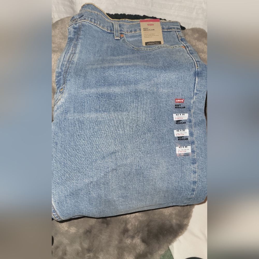 NWT Men's Levi's jeans  505 Regular fit 42x30  Stretch.  Zip fly.